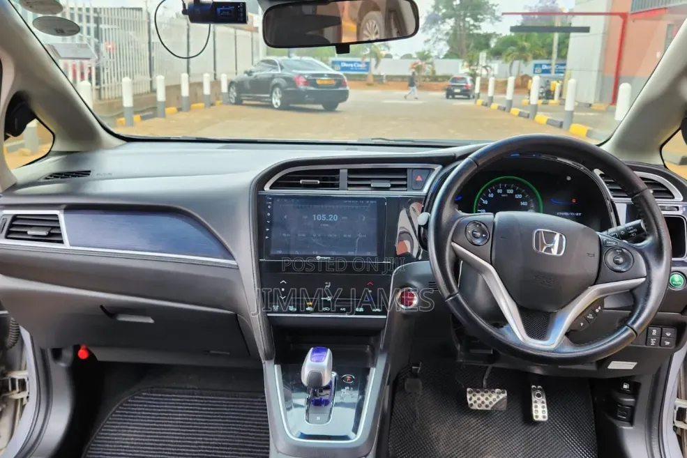 Honda Shuttle 1.5 Hybrid 2WD 2017 Silver