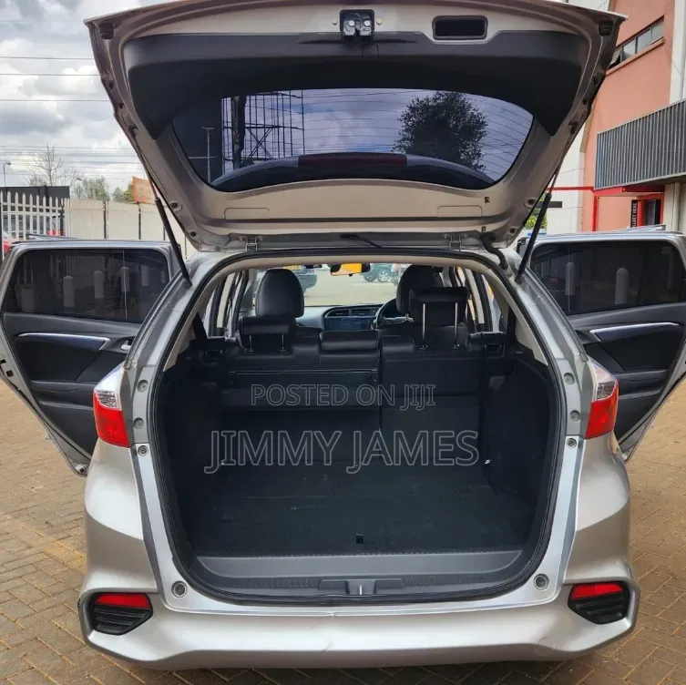 Honda Shuttle 1.5 Hybrid 2WD 2017 Silver
