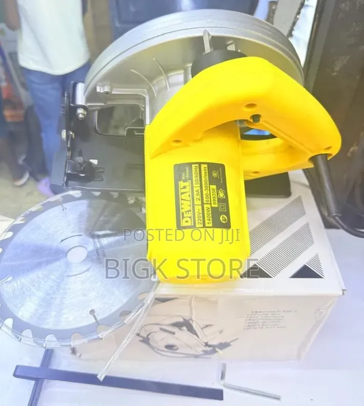 Dewalt Circular Saw7”