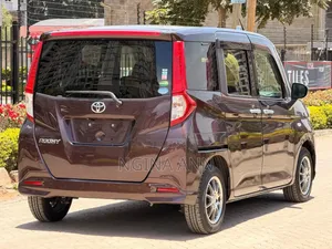 Toyota Roomy 2019 Brown