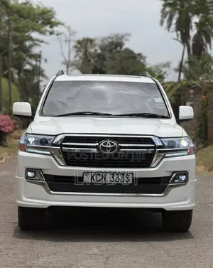 Toyota Land Cruiser 2010 White