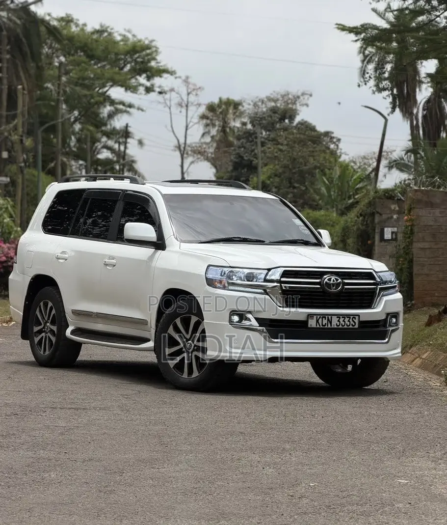 Toyota Land Cruiser 2010 White