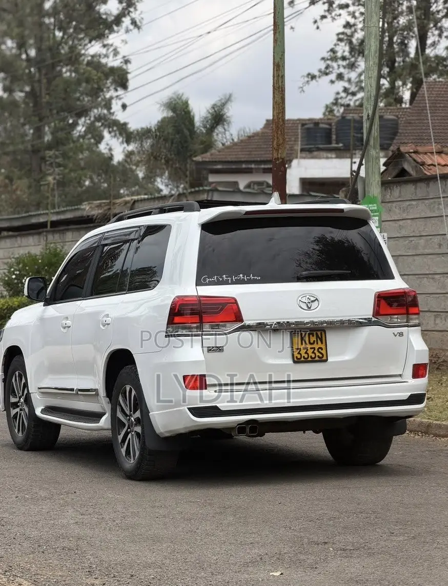 Toyota Land Cruiser 2010 White