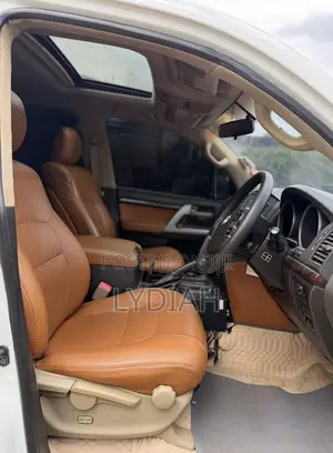 Toyota Land Cruiser 2010 White