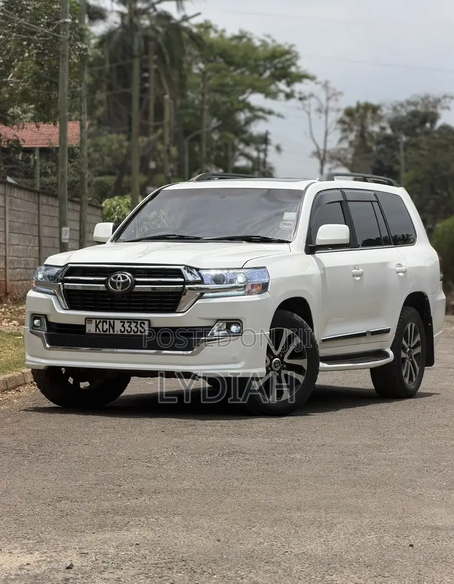 Toyota Land Cruiser 2010 White