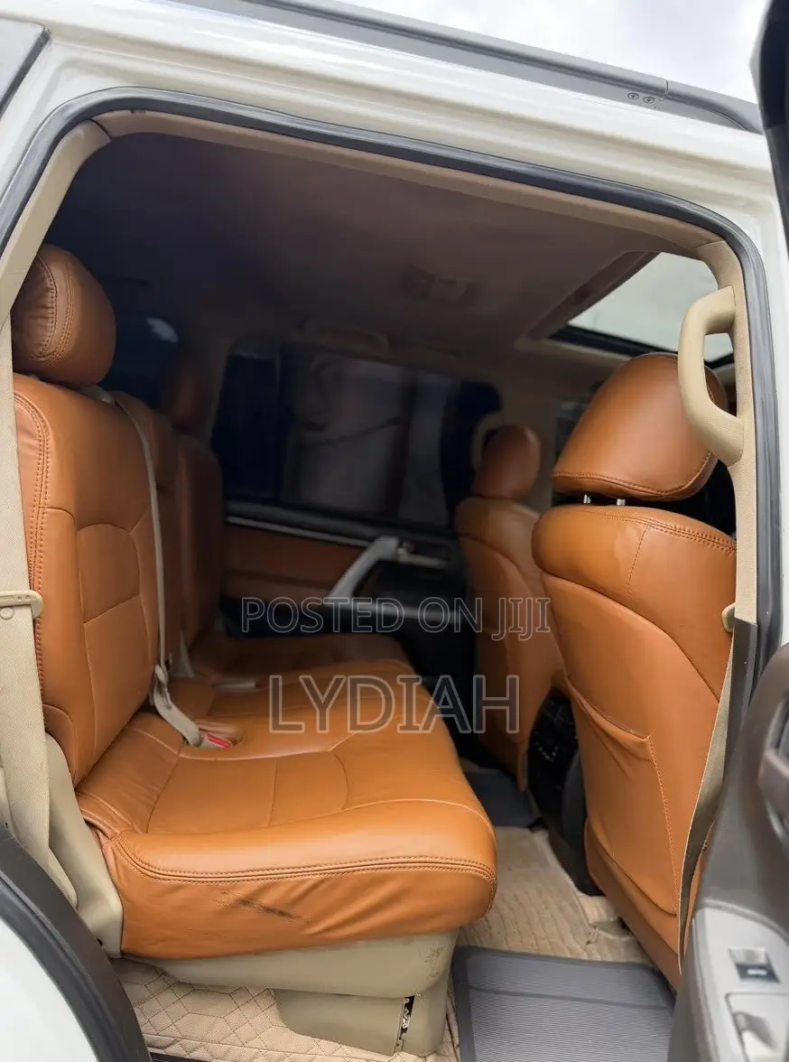 Toyota Land Cruiser 2010 White
