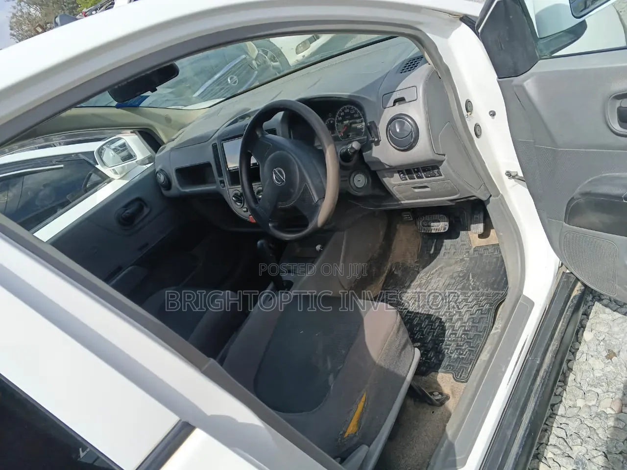Nissan Advan 2013 White