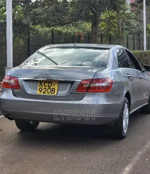 Mercedes-Benz E200 2009 Silver