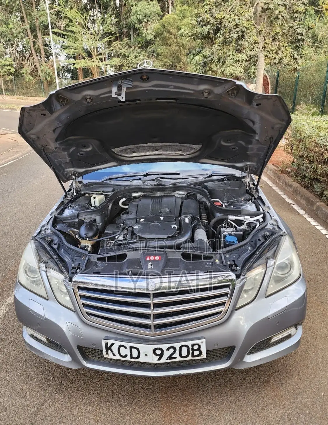 Mercedes-Benz E200 2009 Silver