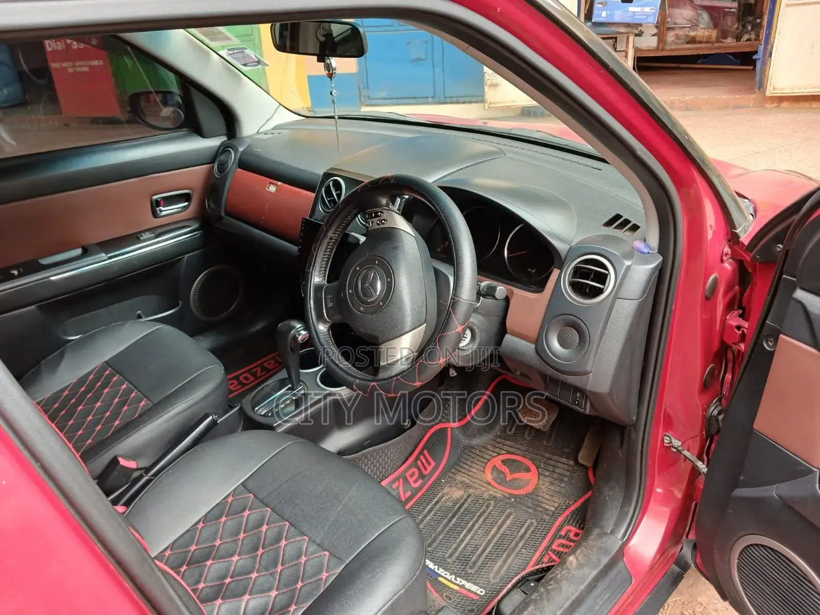 Mazda Verisa 2010 Red