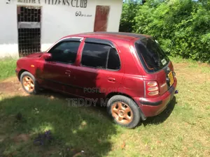 Nissan March 2001 Red