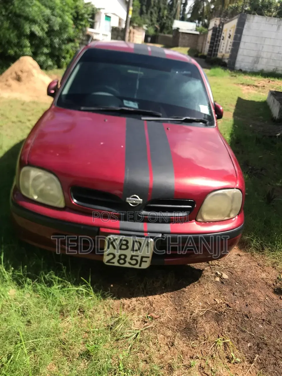 Nissan March 2001 Red