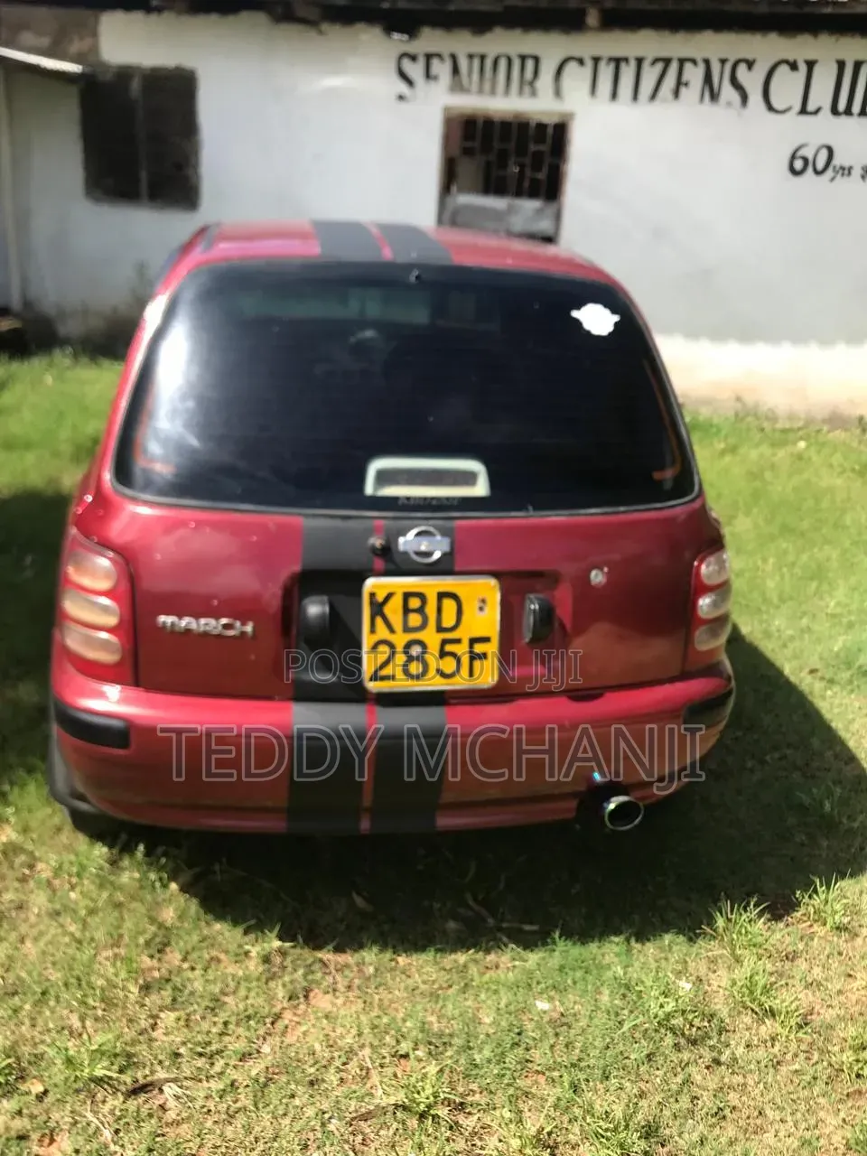Nissan March 2001 Red