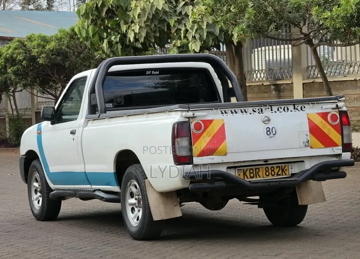 Nissan Hardbody 2011 White