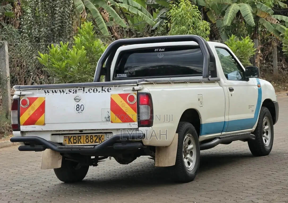 Nissan Hardbody 2011 White