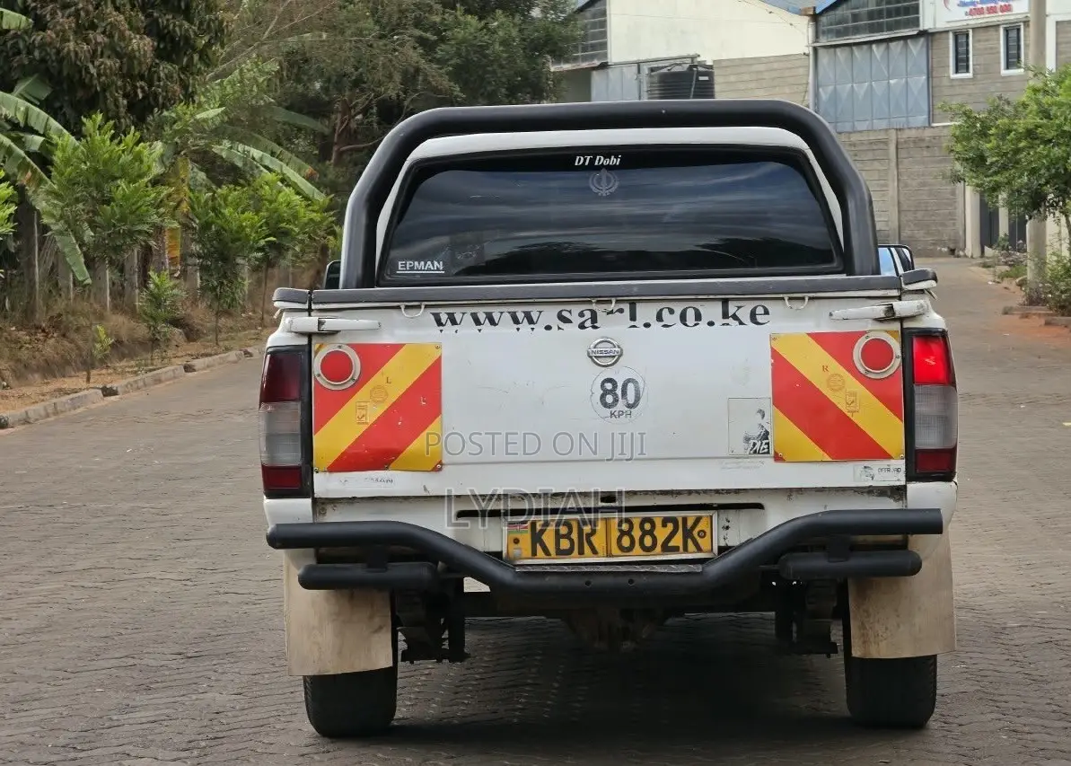 Nissan Hardbody 2011 White