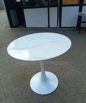 Leisure Round Table