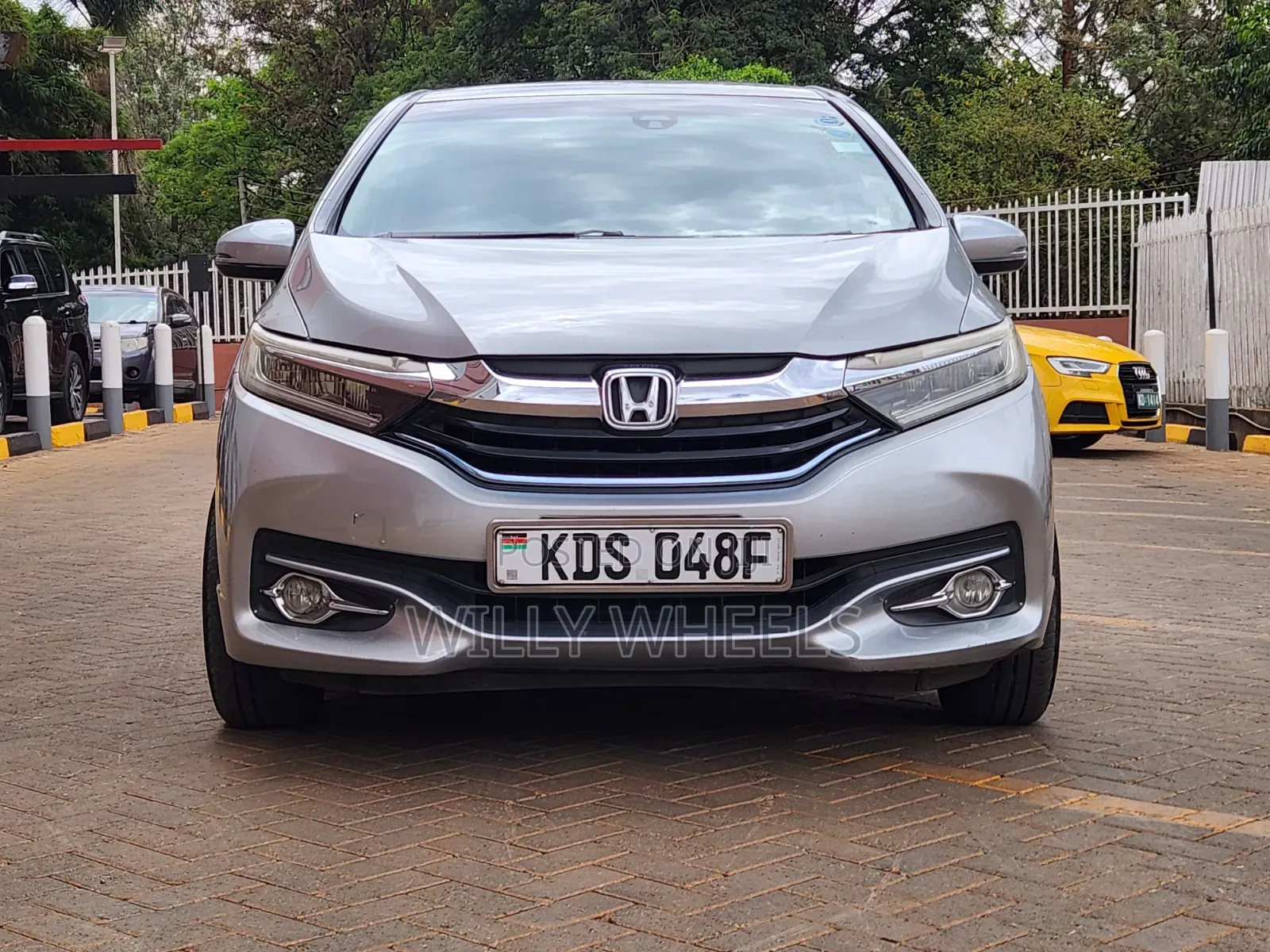 Honda Fit Shuttle 2017 Silver
