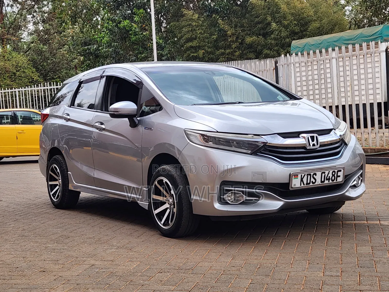 Honda Fit Shuttle 2017 Silver