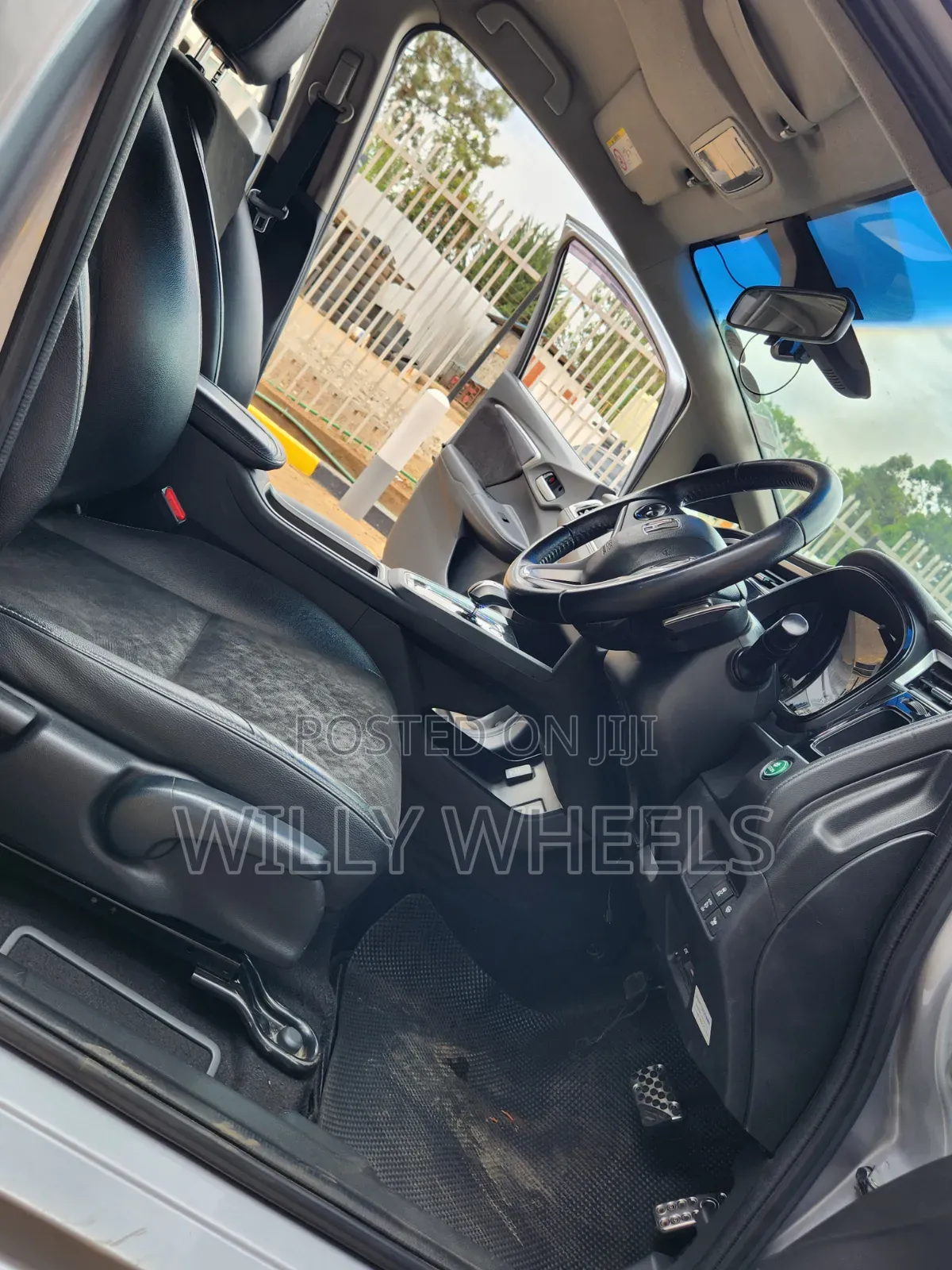 Honda Fit Shuttle 2017 Silver