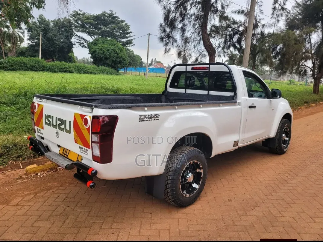 Isuzu D-MAX 2022 White