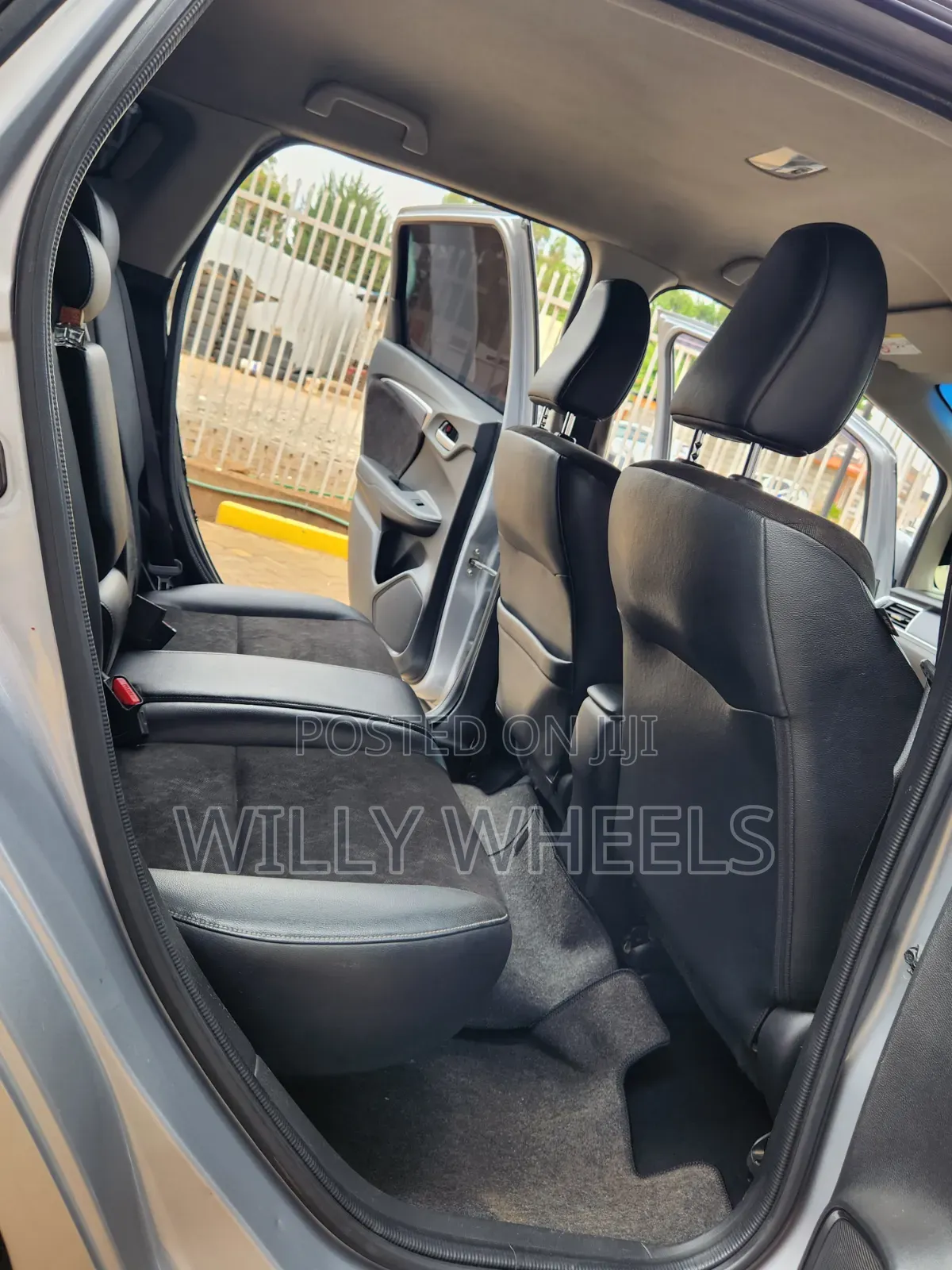 Honda Fit Shuttle 2017 Silver
