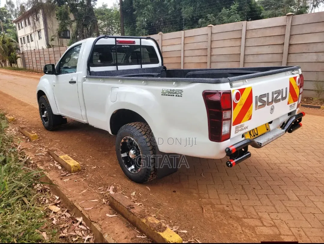 Isuzu D-MAX 2022 White