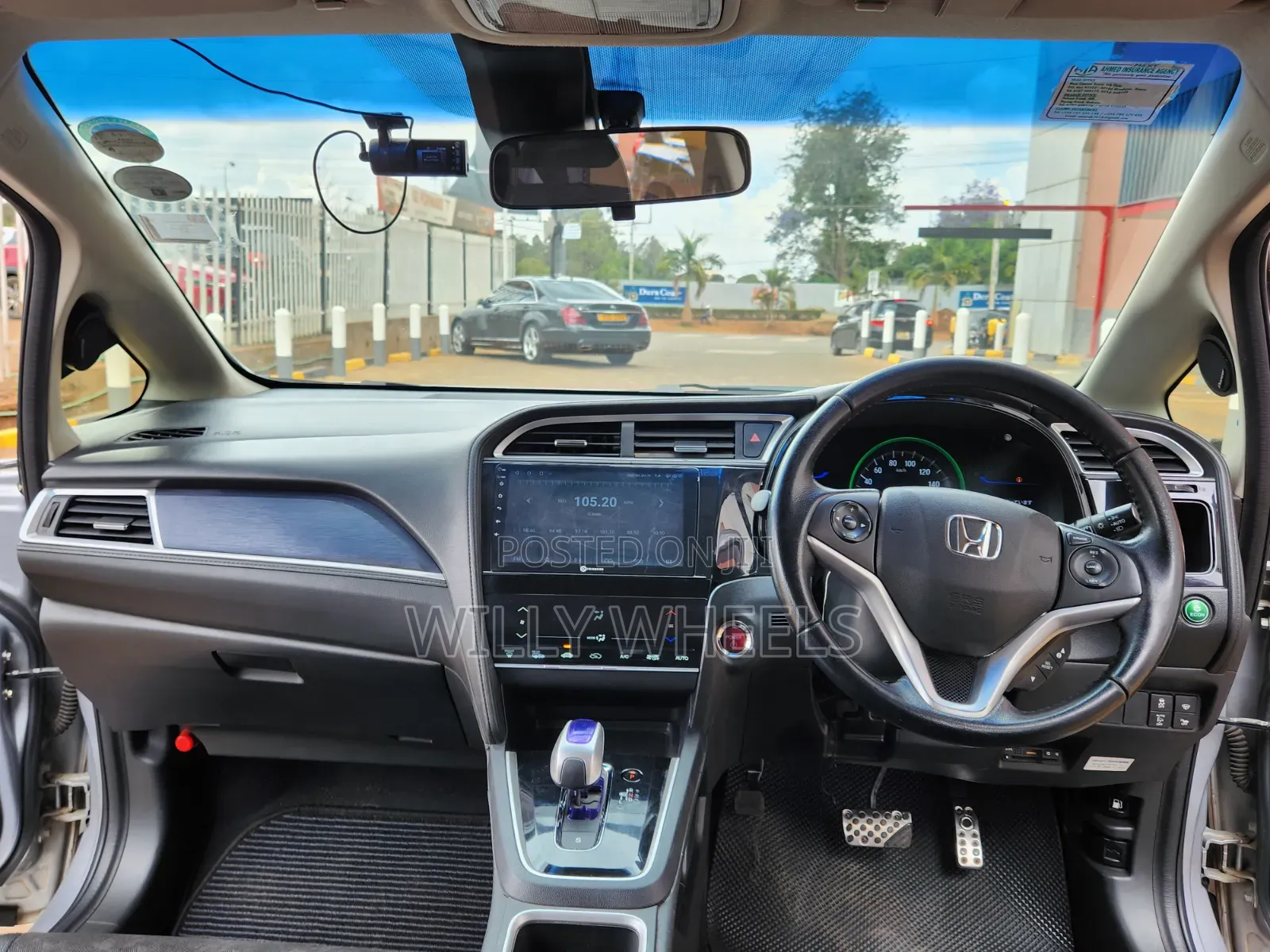 Honda Fit Shuttle 2017 Silver