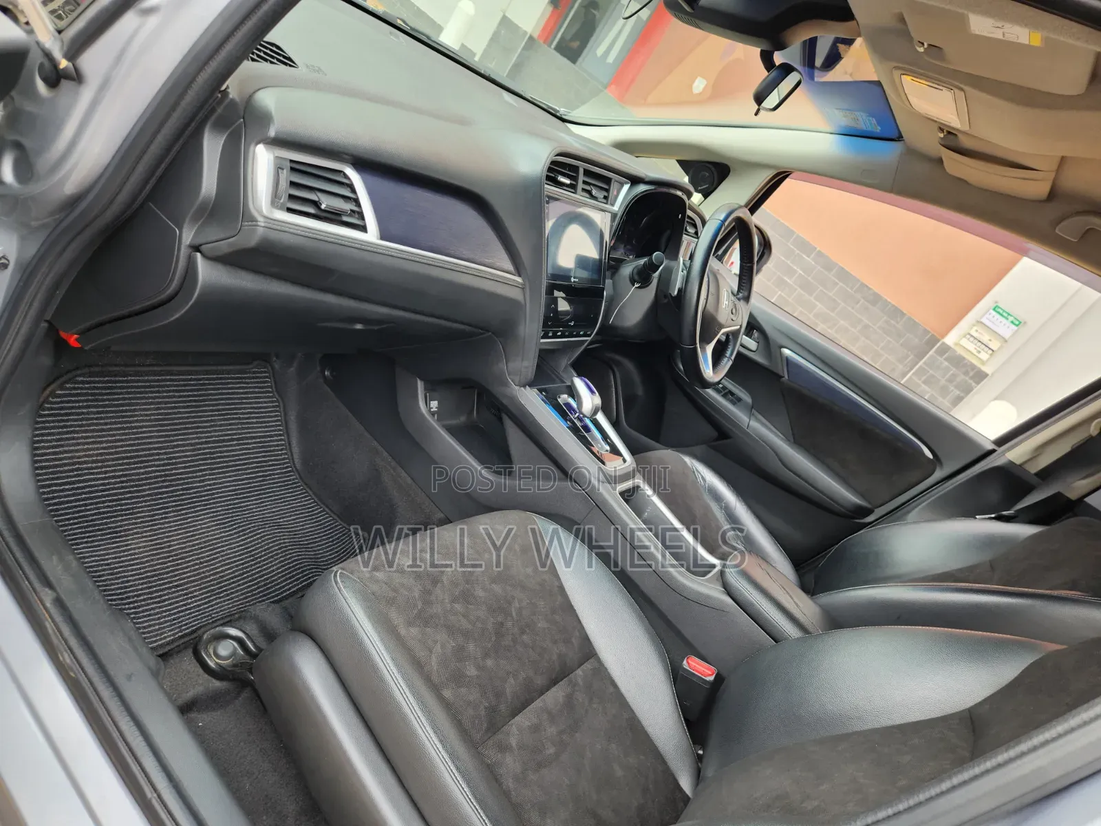 Honda Fit Shuttle 2017 Silver