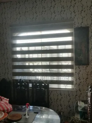 Modern Elegant Horizontal Window Blinds – Stylish Home & Office