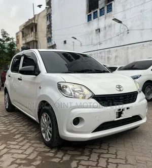 Toyota Passo 2018 Off white