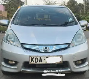 Honda Fit Shuttle 2014 Silver