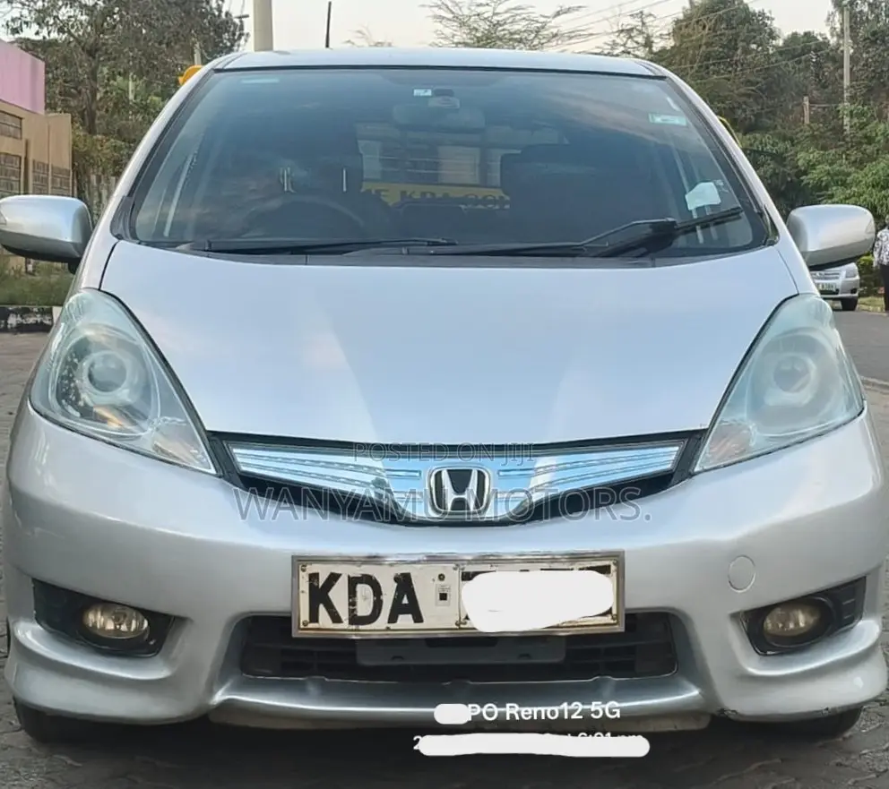 Honda Fit Shuttle 2014 Silver
