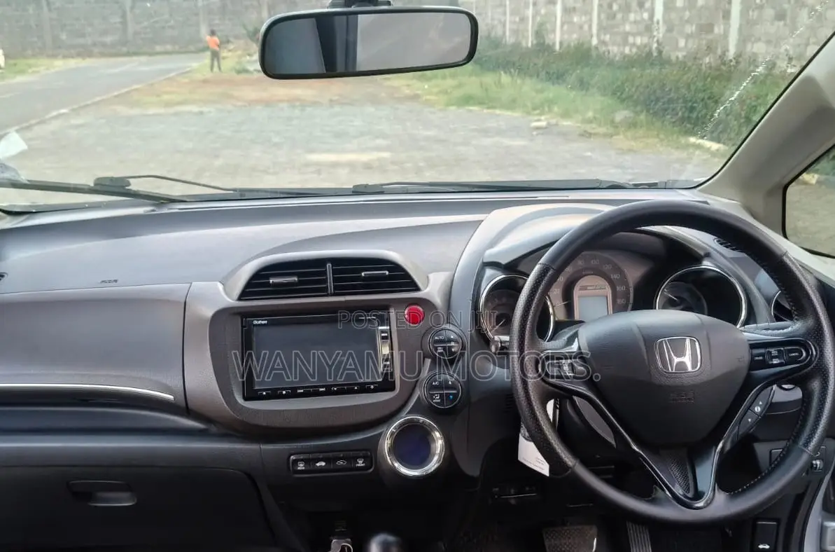 Honda Fit Shuttle 2014 Silver