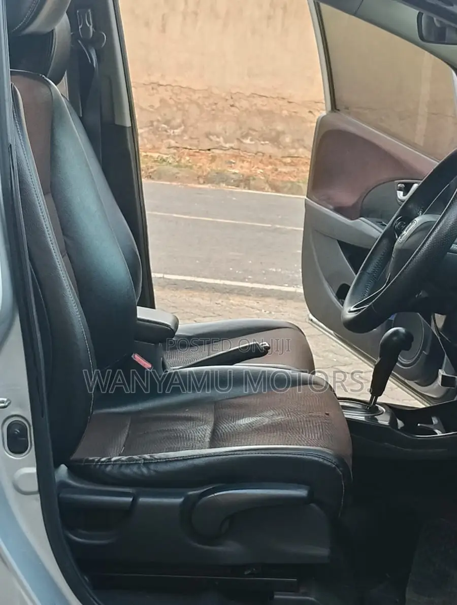Honda Fit Shuttle 2014 Silver