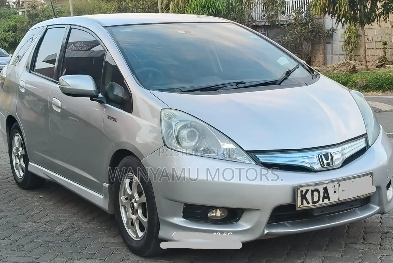 Honda Fit Shuttle 2014 Silver