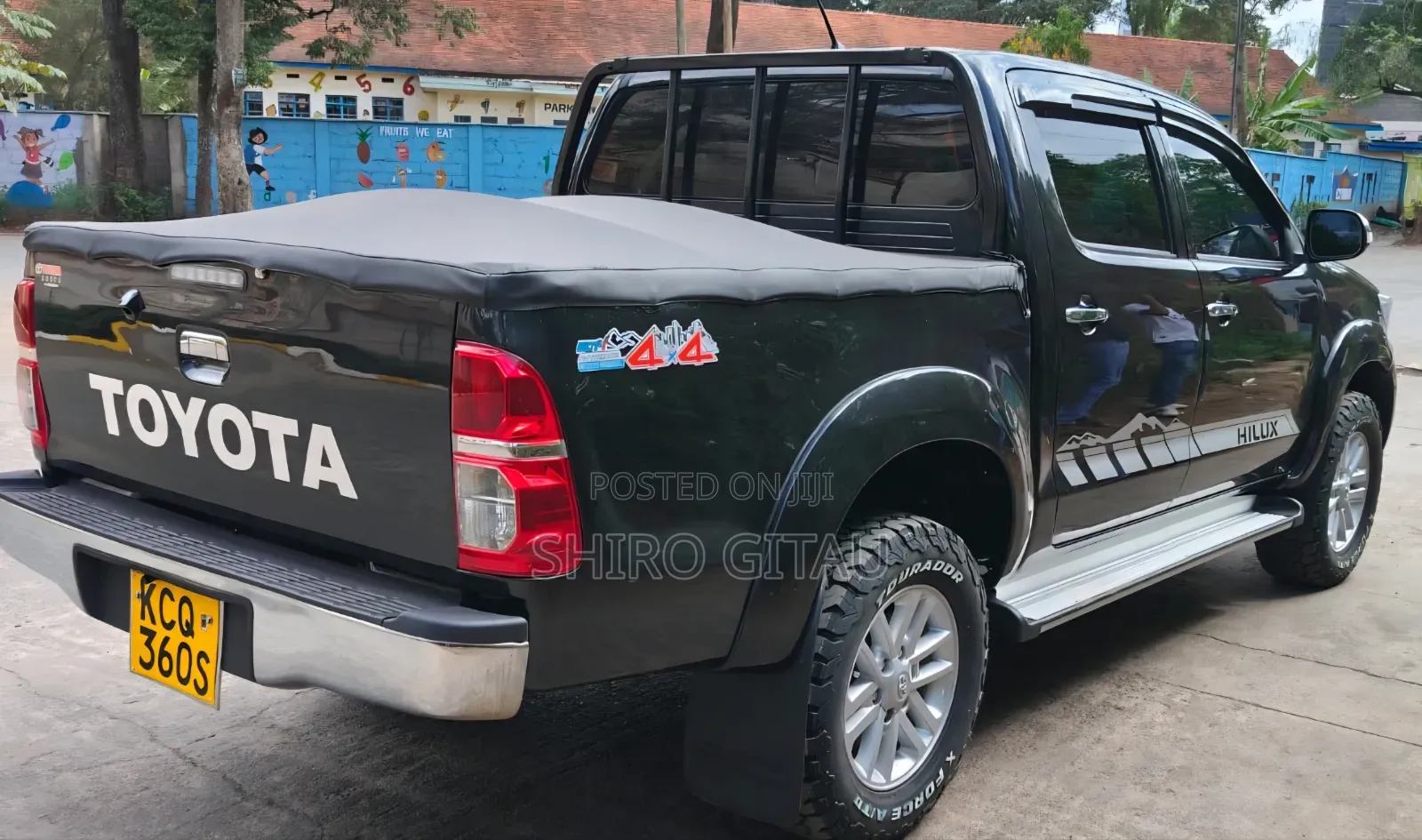 Toyota Hilux 2013 Black