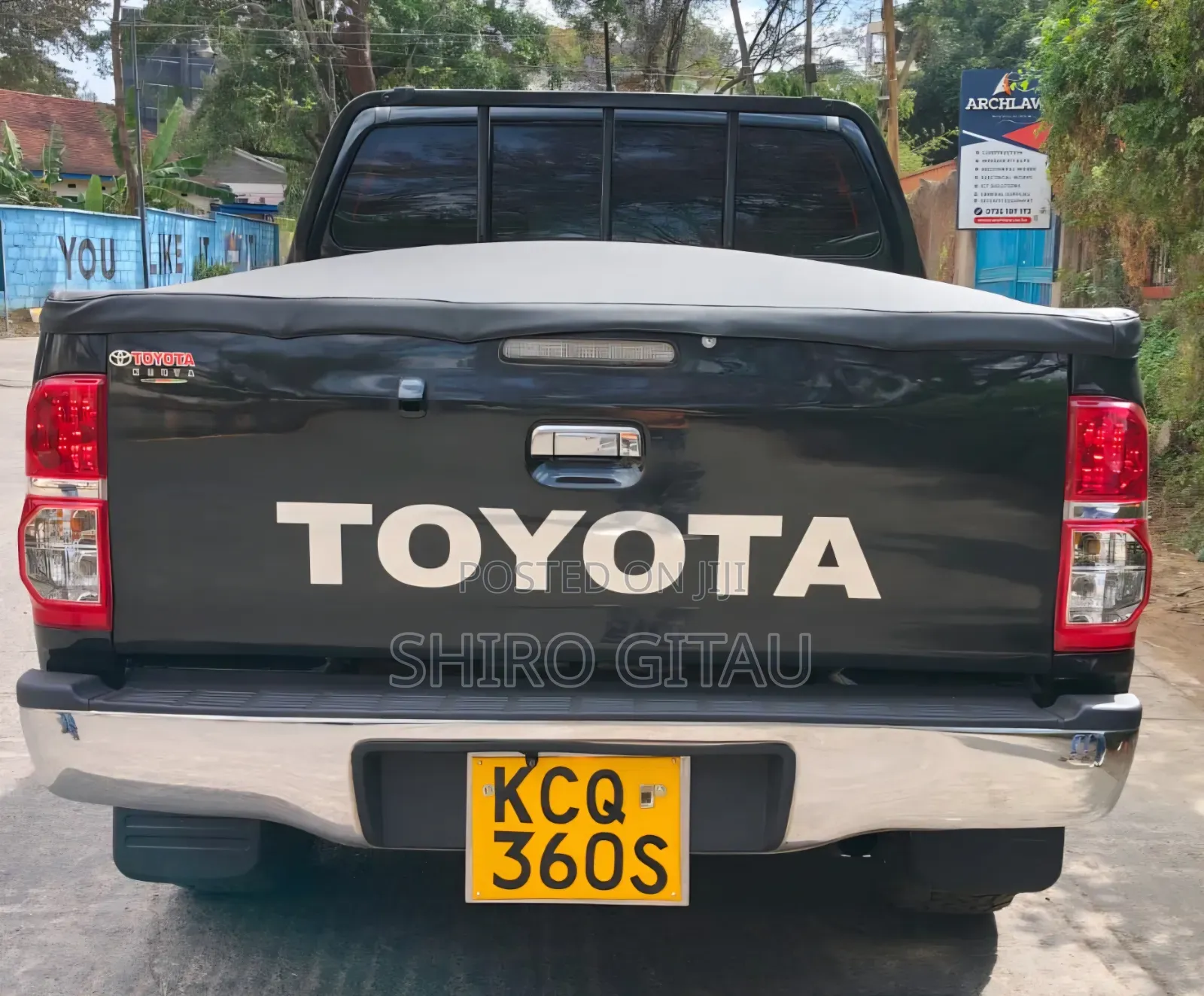 Toyota Hilux 2013 Black