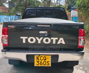 Toyota Hilux 2013 Black