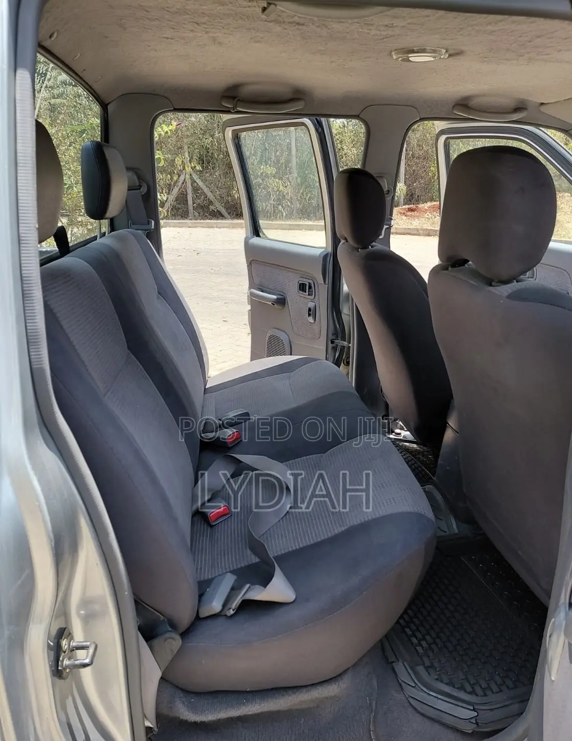 Nissan Hardbody 2005 Silver