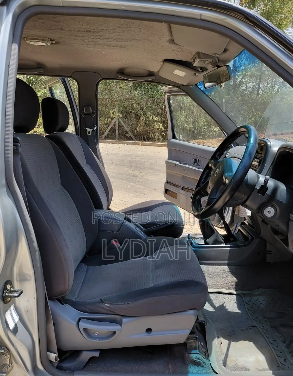 Nissan Hardbody 2005 Silver