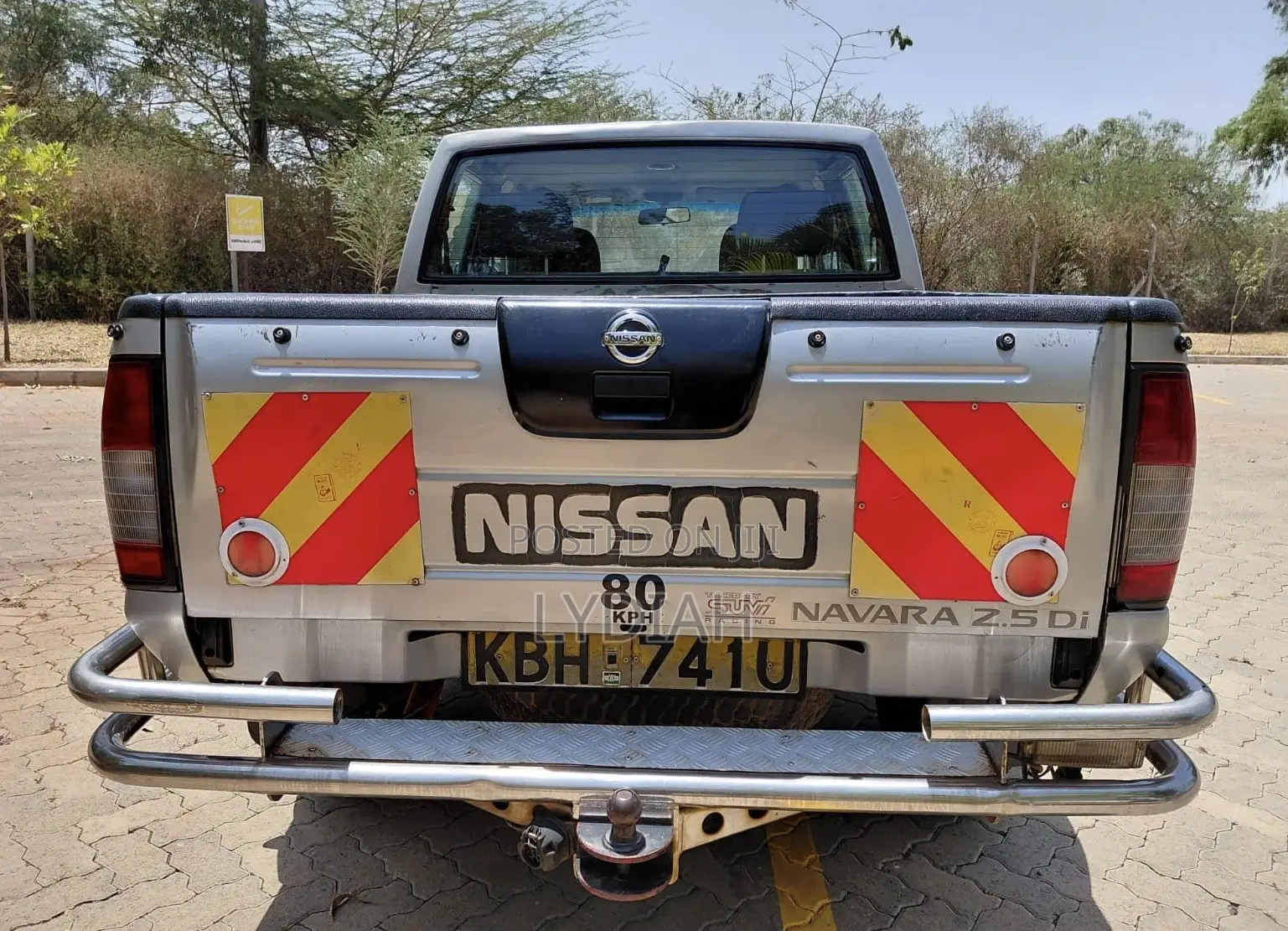 Nissan Hardbody 2005 Silver