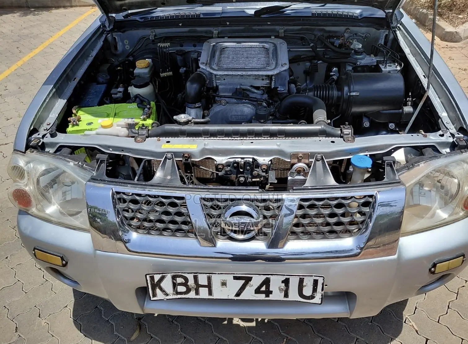Nissan Hardbody 2005 Silver