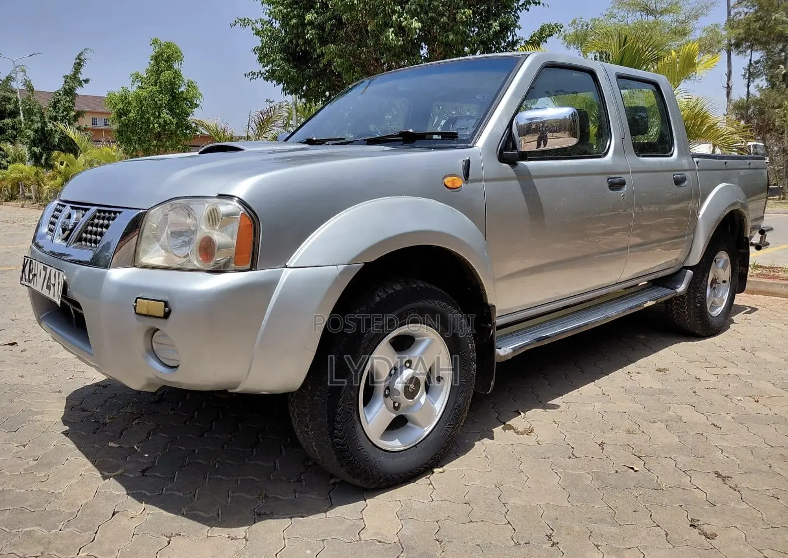 Nissan Hardbody 2005 Silver