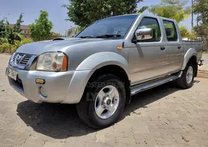 Nissan Hardbody 2005 Silver
