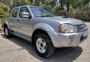 Nissan Hardbody 2005 Silver