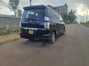 Toyota Voxy X 2WD 8-Seater 2006