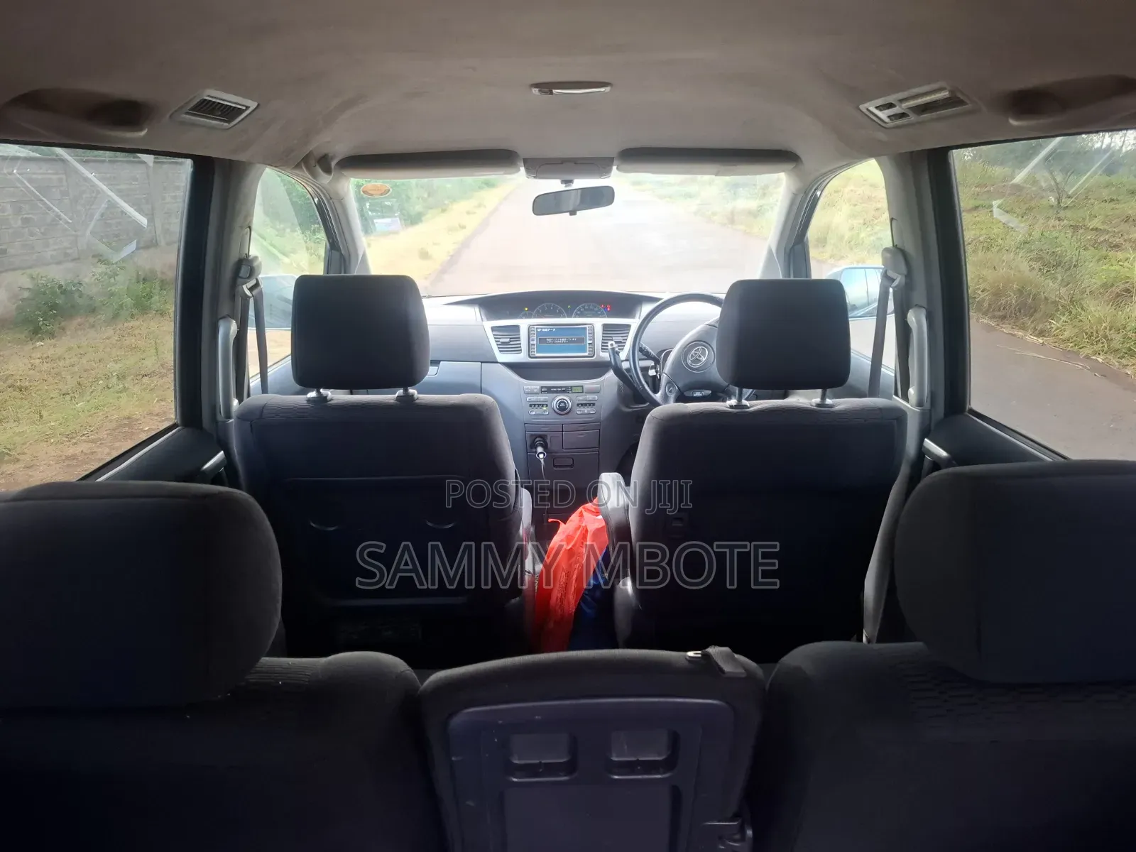 Toyota Voxy X 2WD 8-Seater 2006