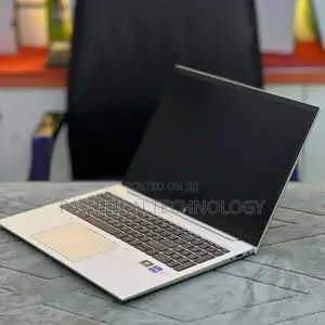 Laptop HP EliteBook 860 G9 16GB Intel Core i7 SSD 512GB