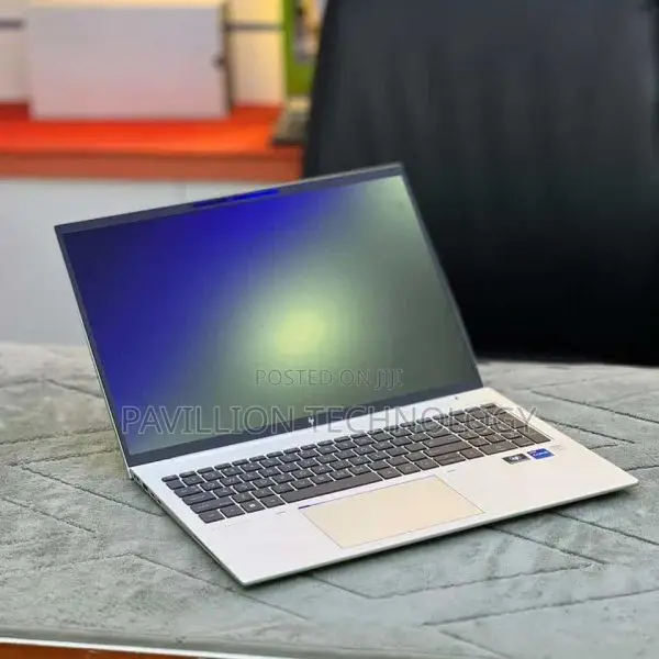 Laptop HP EliteBook 860 G9 16GB Intel Core i7 SSD 512GB